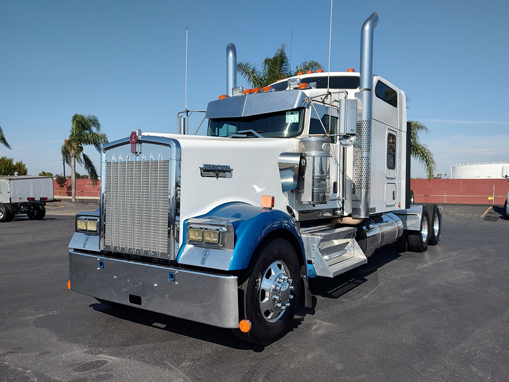 2022 Kenworth W900