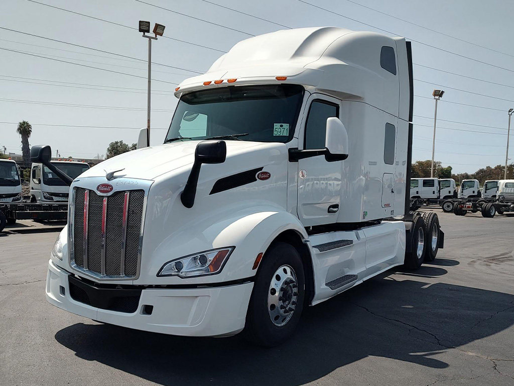 2023 PETERBILT 579