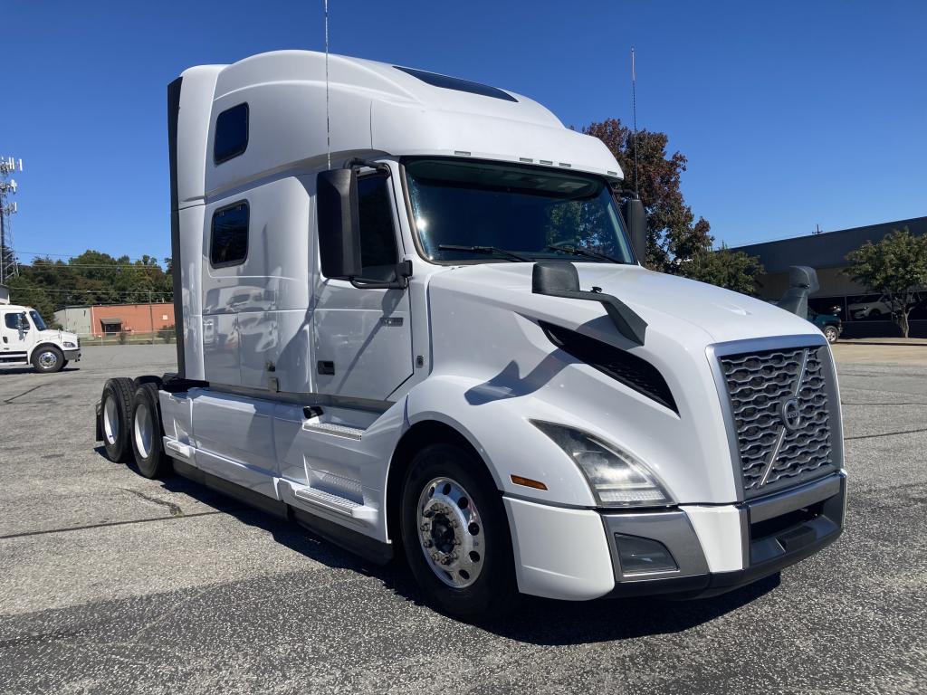 2022 VOLVO VNL64T860