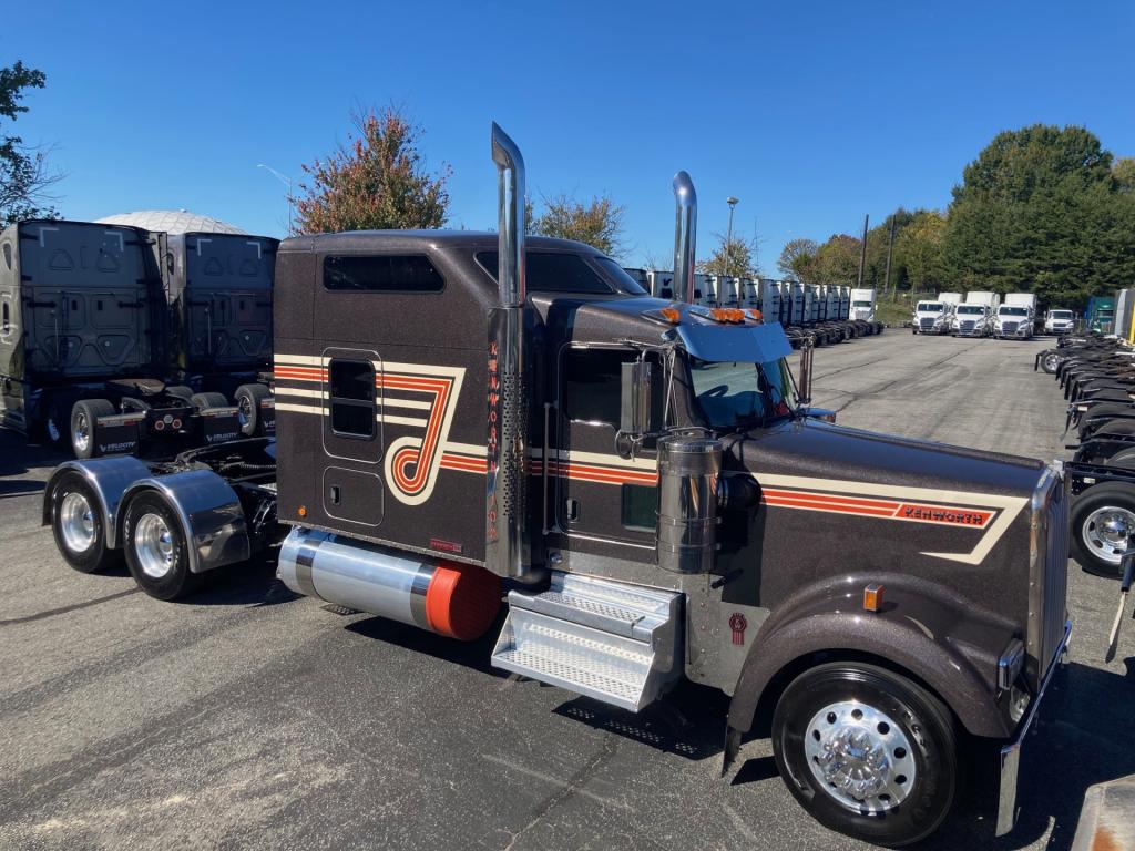 2024 Kenworth W900L