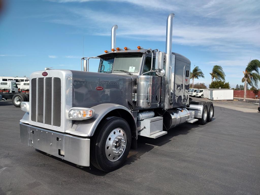 2023 Peterbilt 389