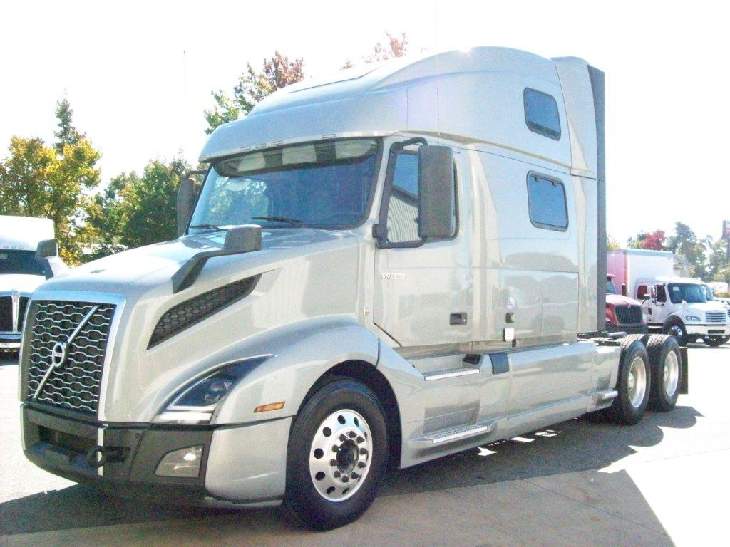 2022 VOLVO VNL64T860