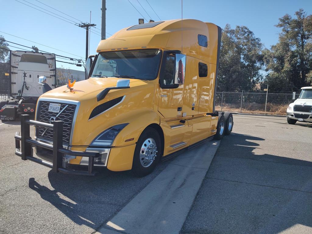 2023 VOLVO VNL64T760