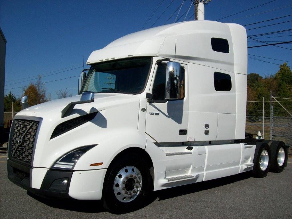 2021 VOLVO VNL64T760