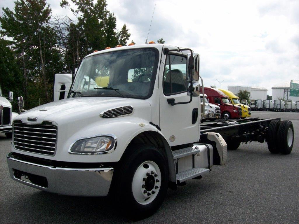 2019 FREIGHTLINER M2106