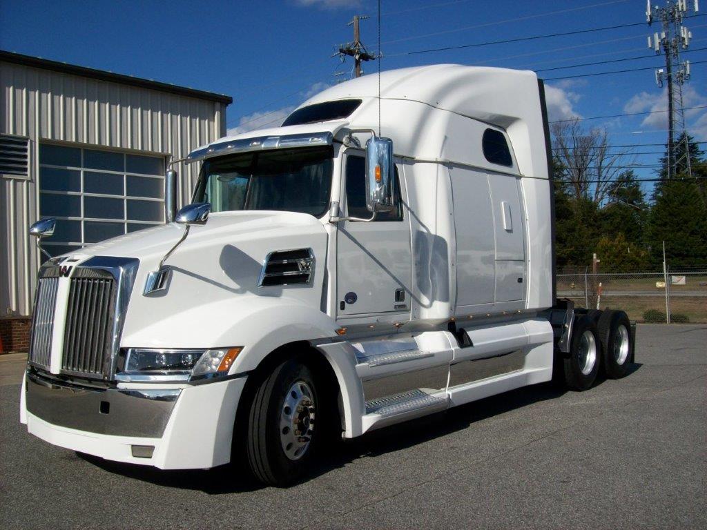 2022 WesternStar 5700EX 