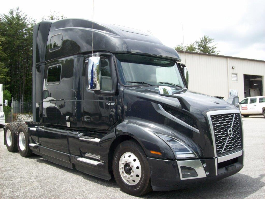 2023 VOLVO VNL64T860