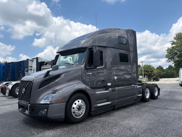 2024 VOLVO VNL64T860