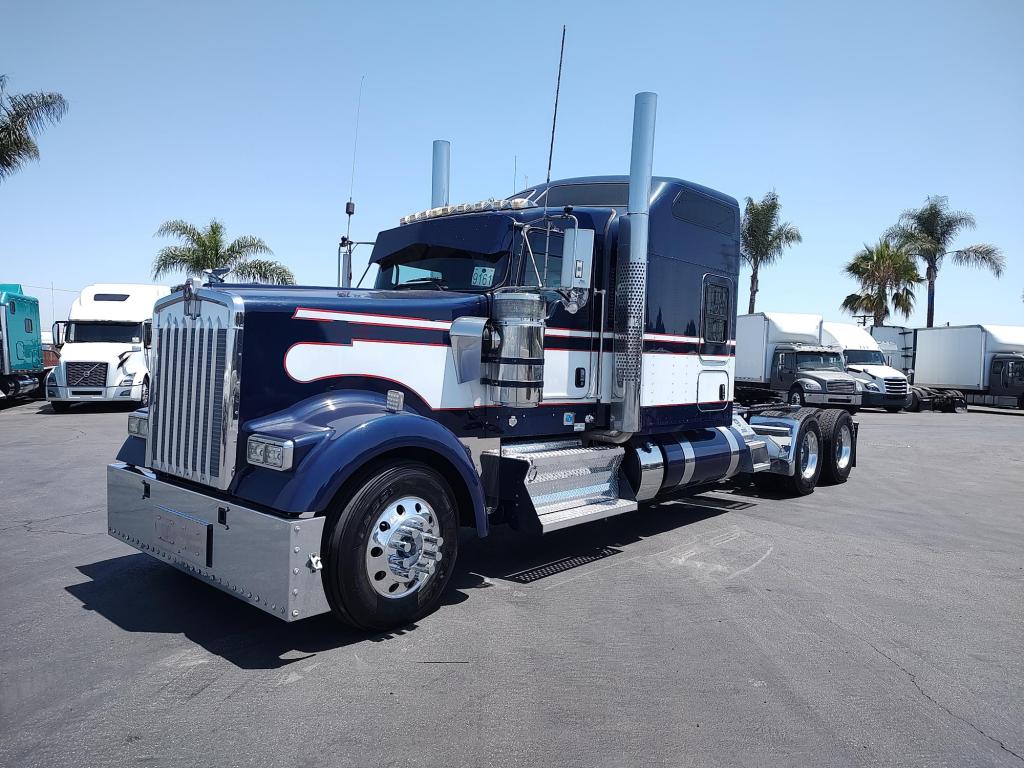 2022 Kenworth W900