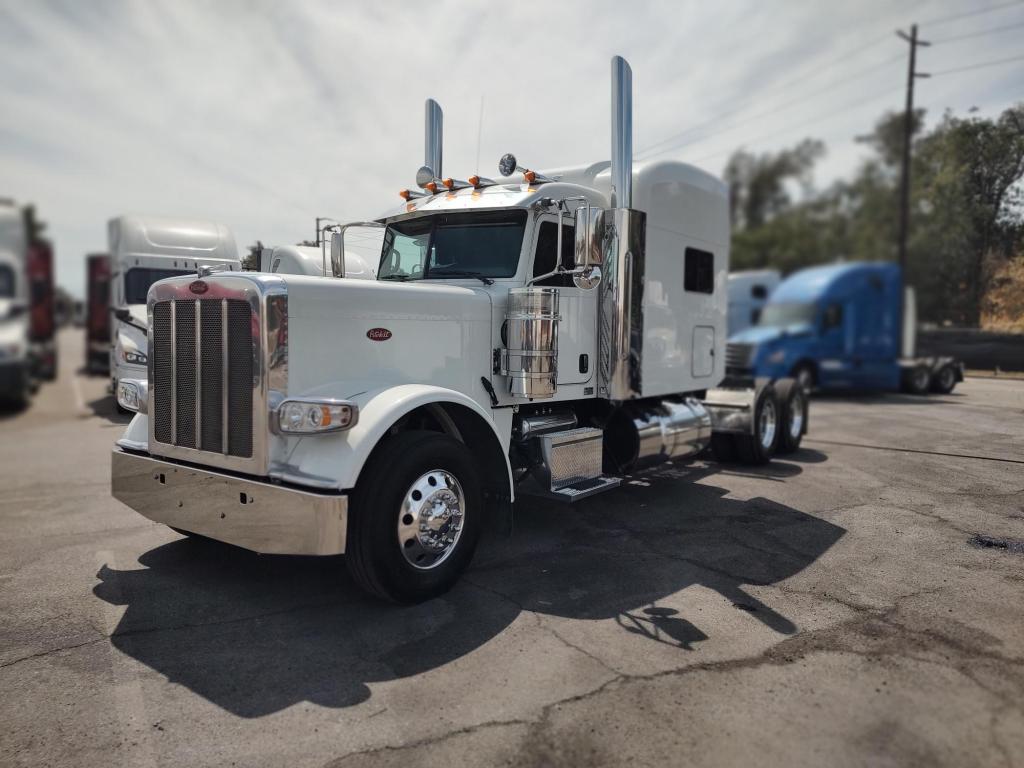 2023 Peterbilt 389