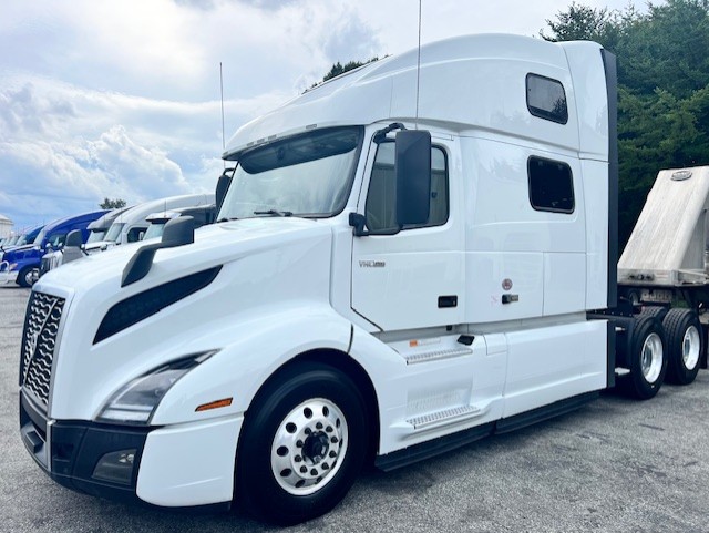 2024 Volvo VNL64T860