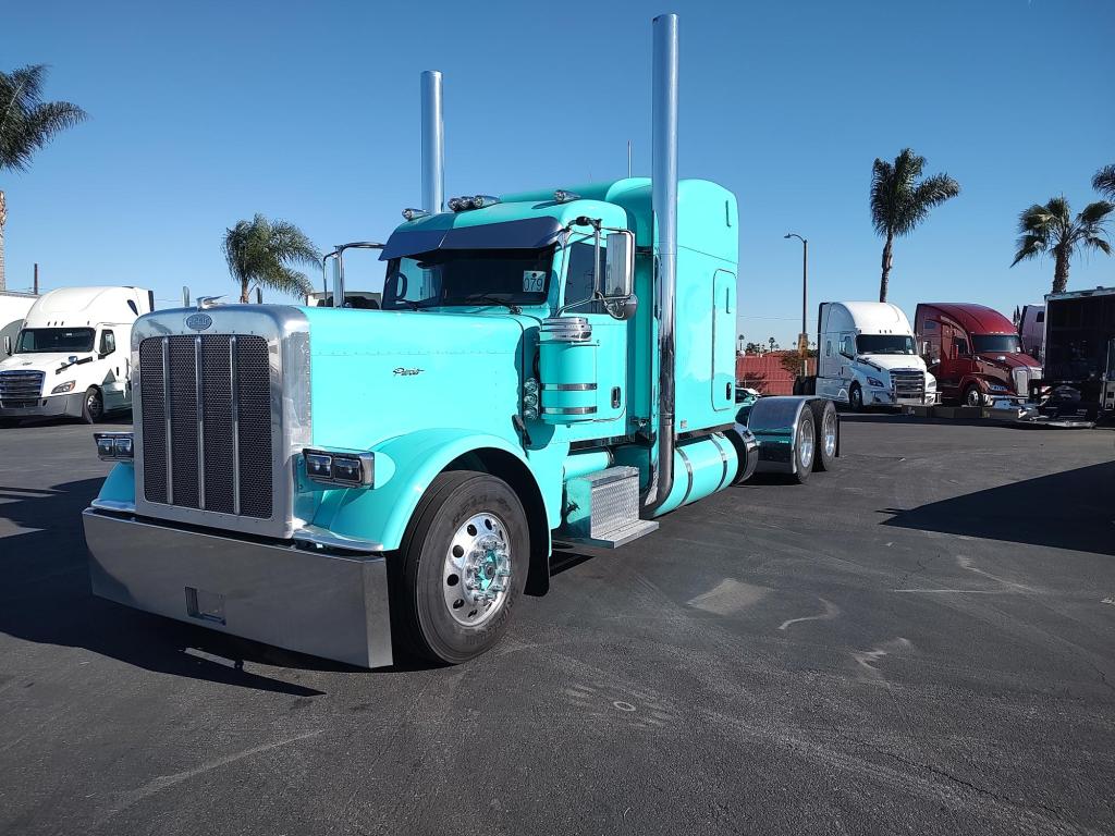 2025 Peterbilt 389