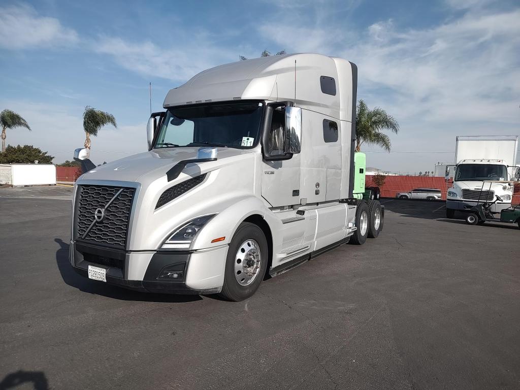 2025 Volvo VNL64T760