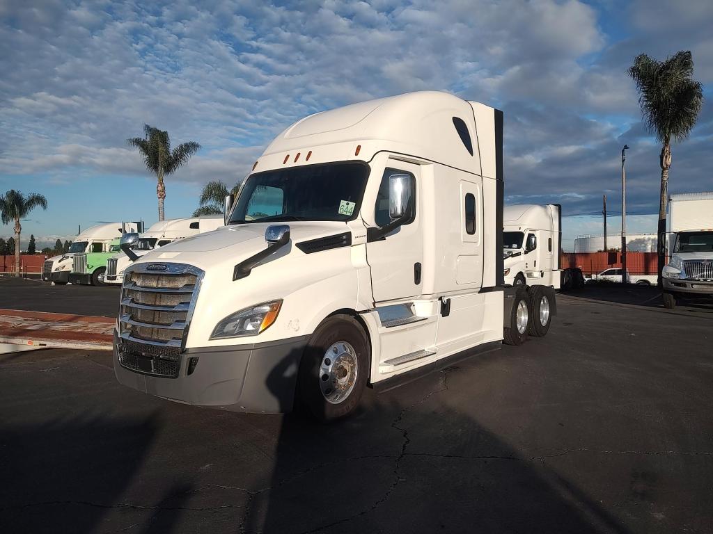 2021 Freightliner Cascadia 126 SLP