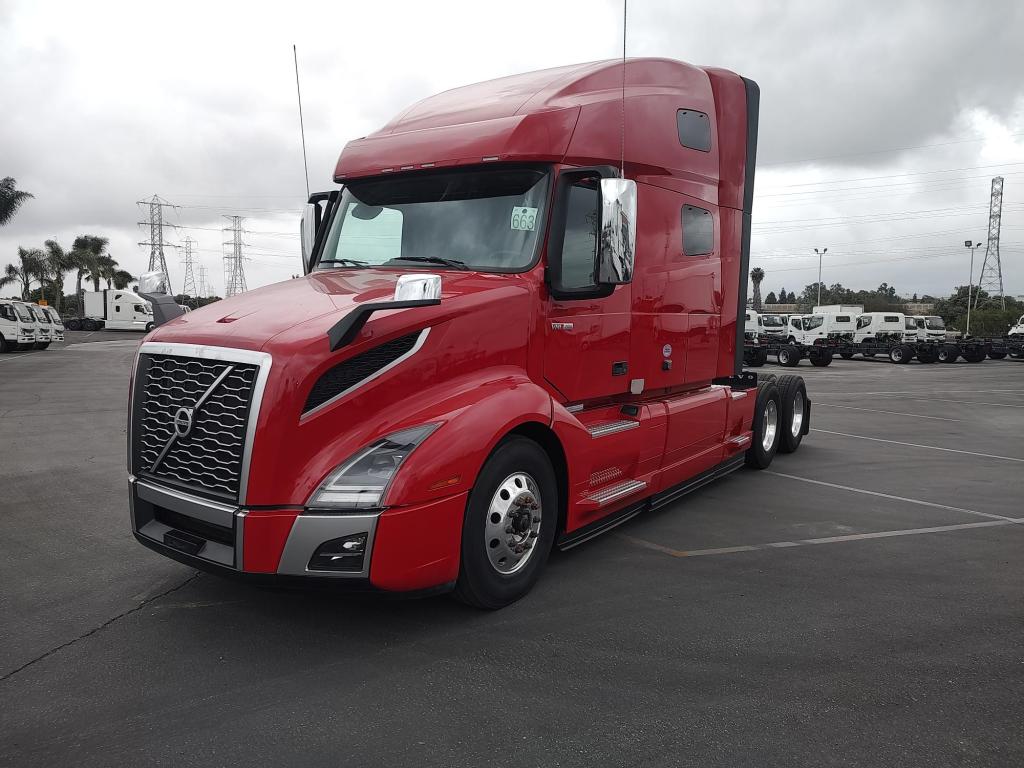 2025 VOLVO VNL64T760