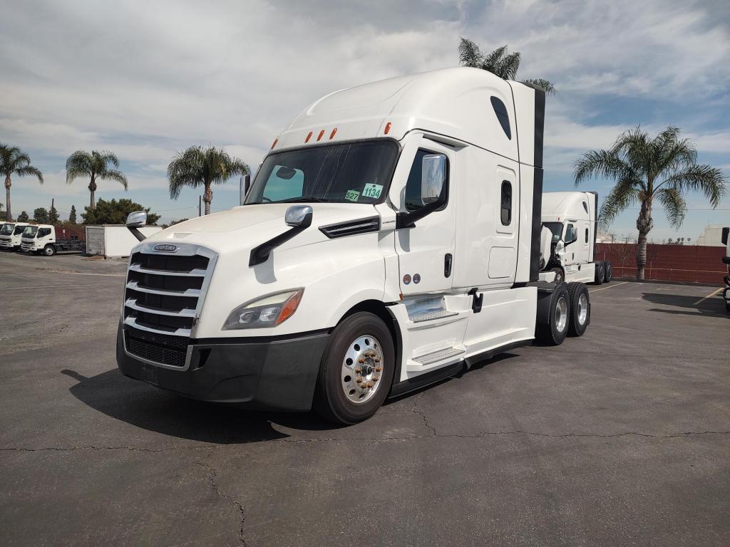 2025 Freightliner Cascadia PT126SLP